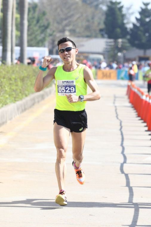 國內素人跑者蘇志濱金門馬，跑出國內第一。圖/中華民國路跑協會提供