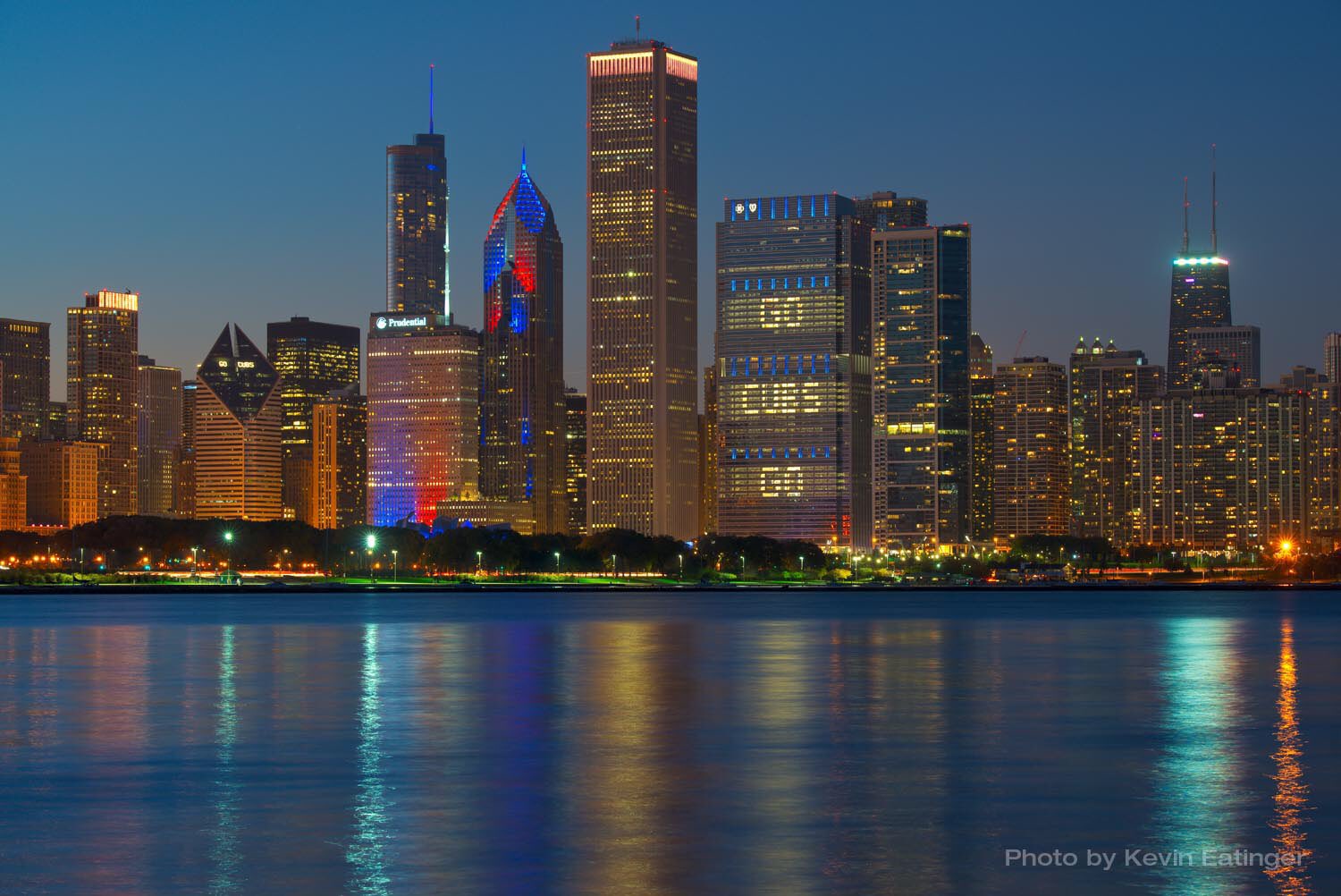 芝加哥城為小熊慶祝。圖/翻攝自小熊隊推特