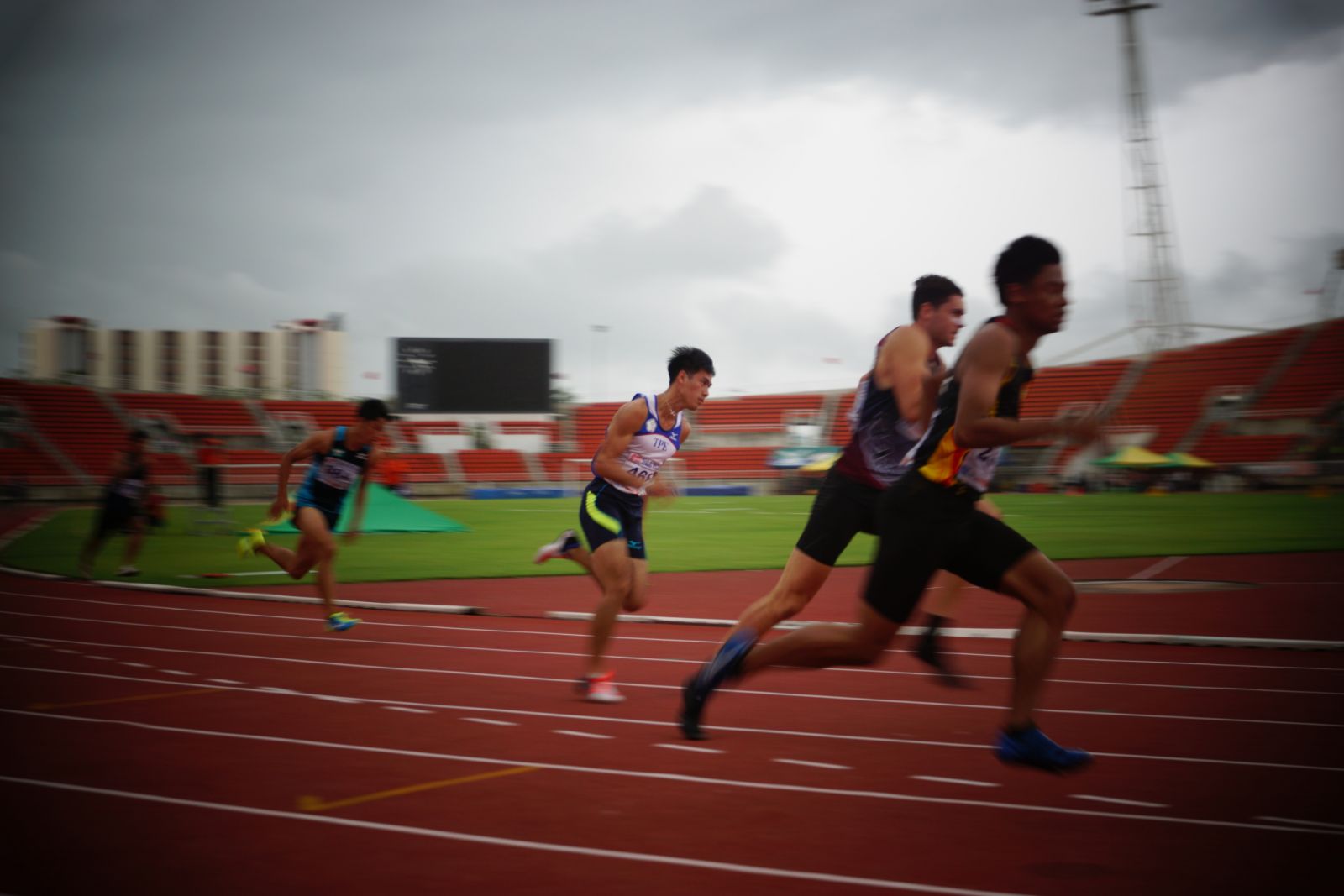 楊俊瀚在泰國公開賽預賽跑完，場地烏雲密佈。(資料照，中華民國田徑協會提供)