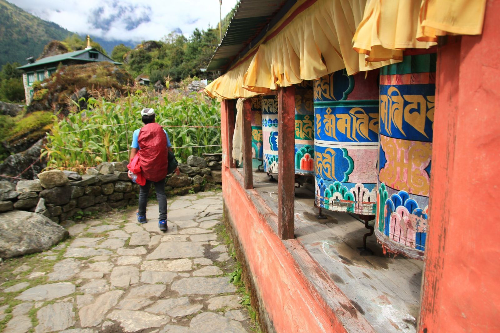 到尼泊爾健行的過程頗有觀光旅行的感覺，頗受遊客喜歡。艾格探險提供