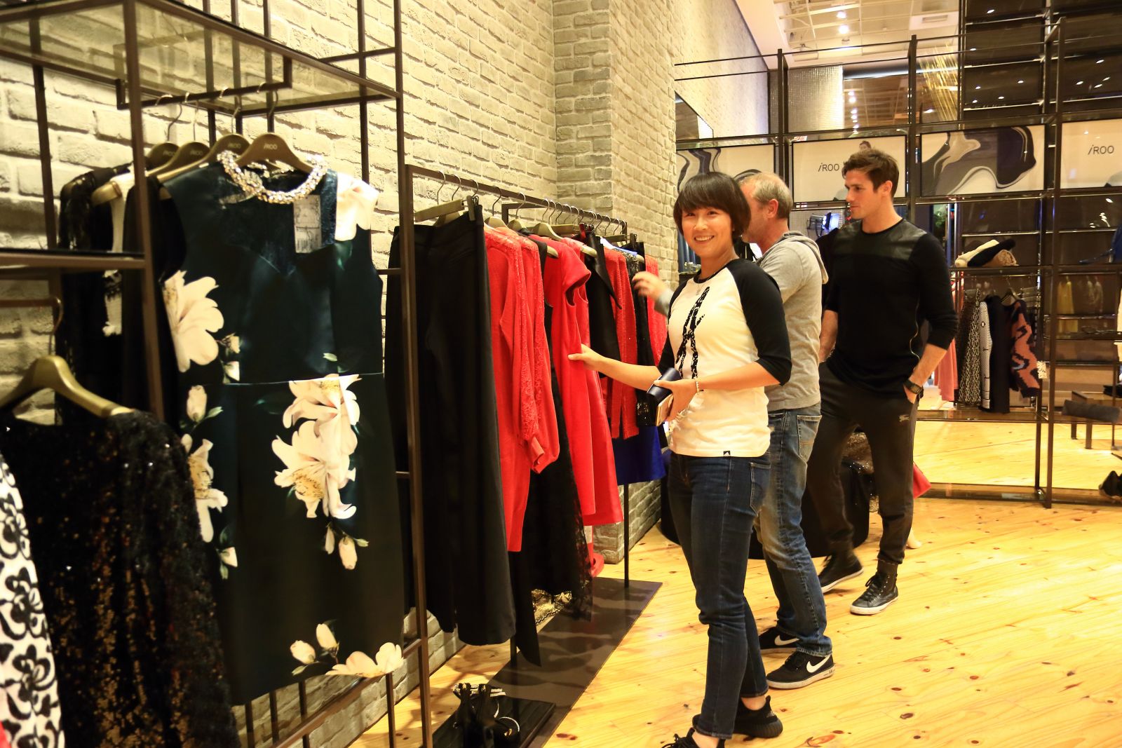 中國球星彭帥也到場選購衣服。台灣公開賽大會提供