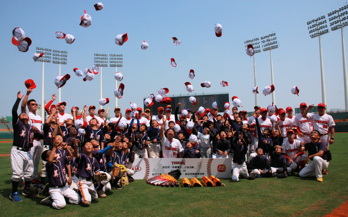 韓國職棒球隊起亞虎將再度來台春訓和指導台灣小球員。