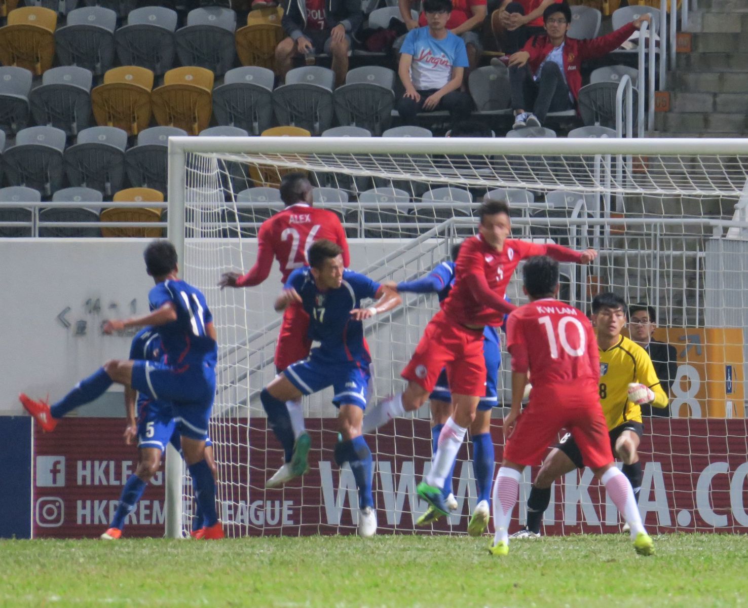 香港傭兵艾力士(中)獨進4球。中華民國足球協會提供