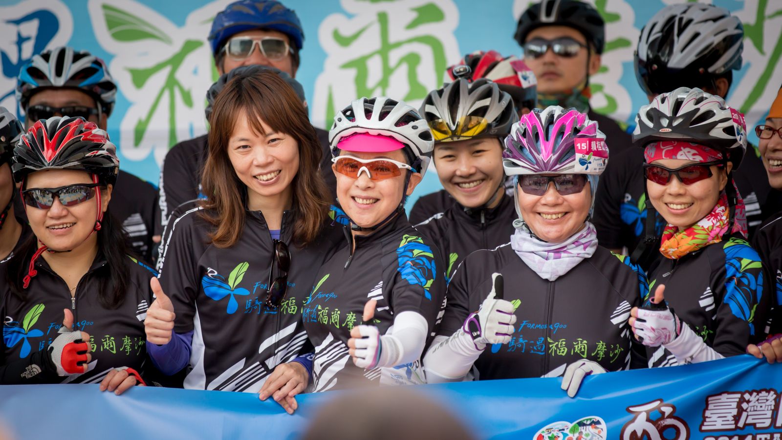 本次活動亮點之一：女性環島團，全部由女性車友組成，由自行車新文化基金會執行長劉麗珠帶領車隊打氣。