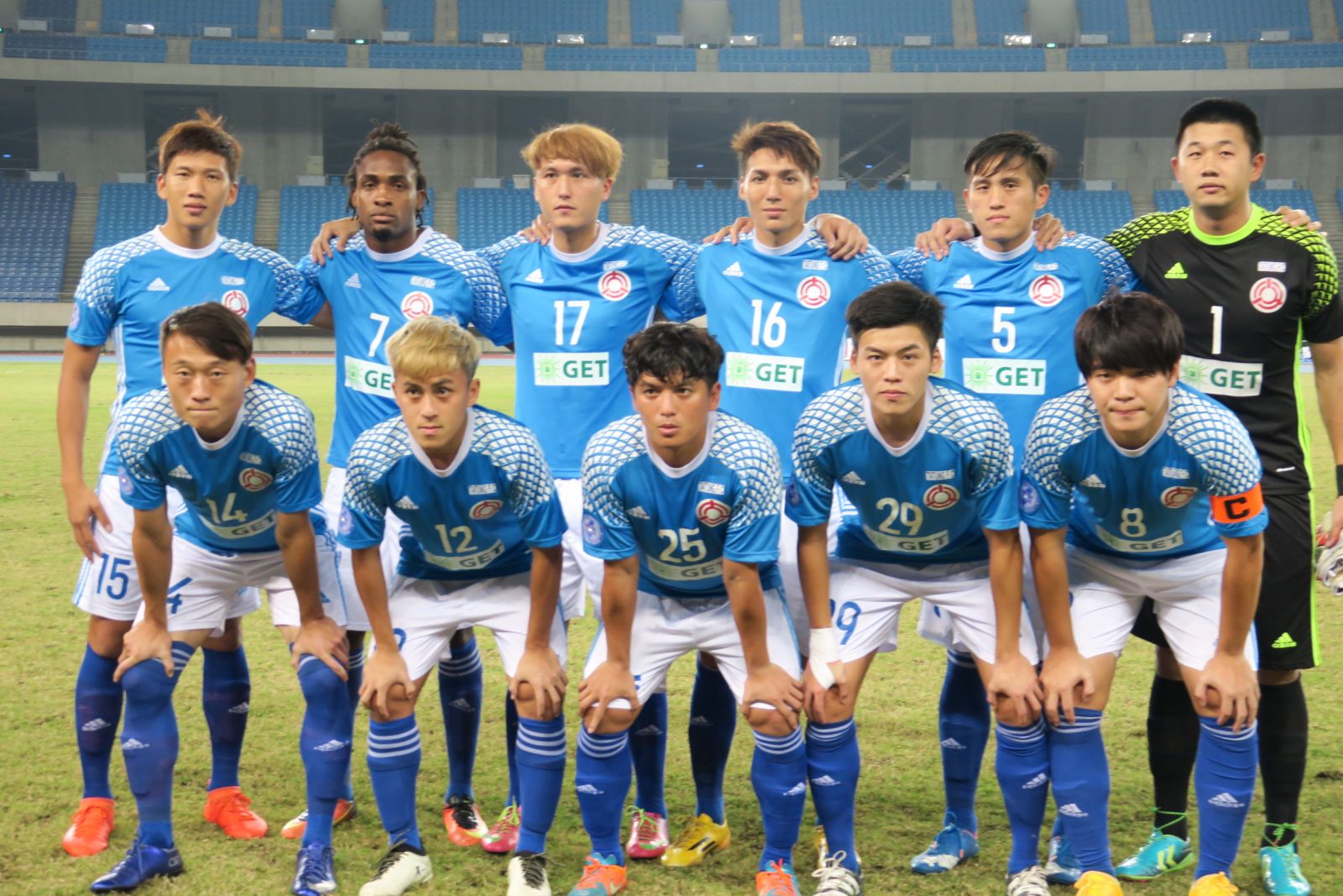 大同的英籍外援馬克(後排左2)(首役表現出色。中華民國足球協會提供