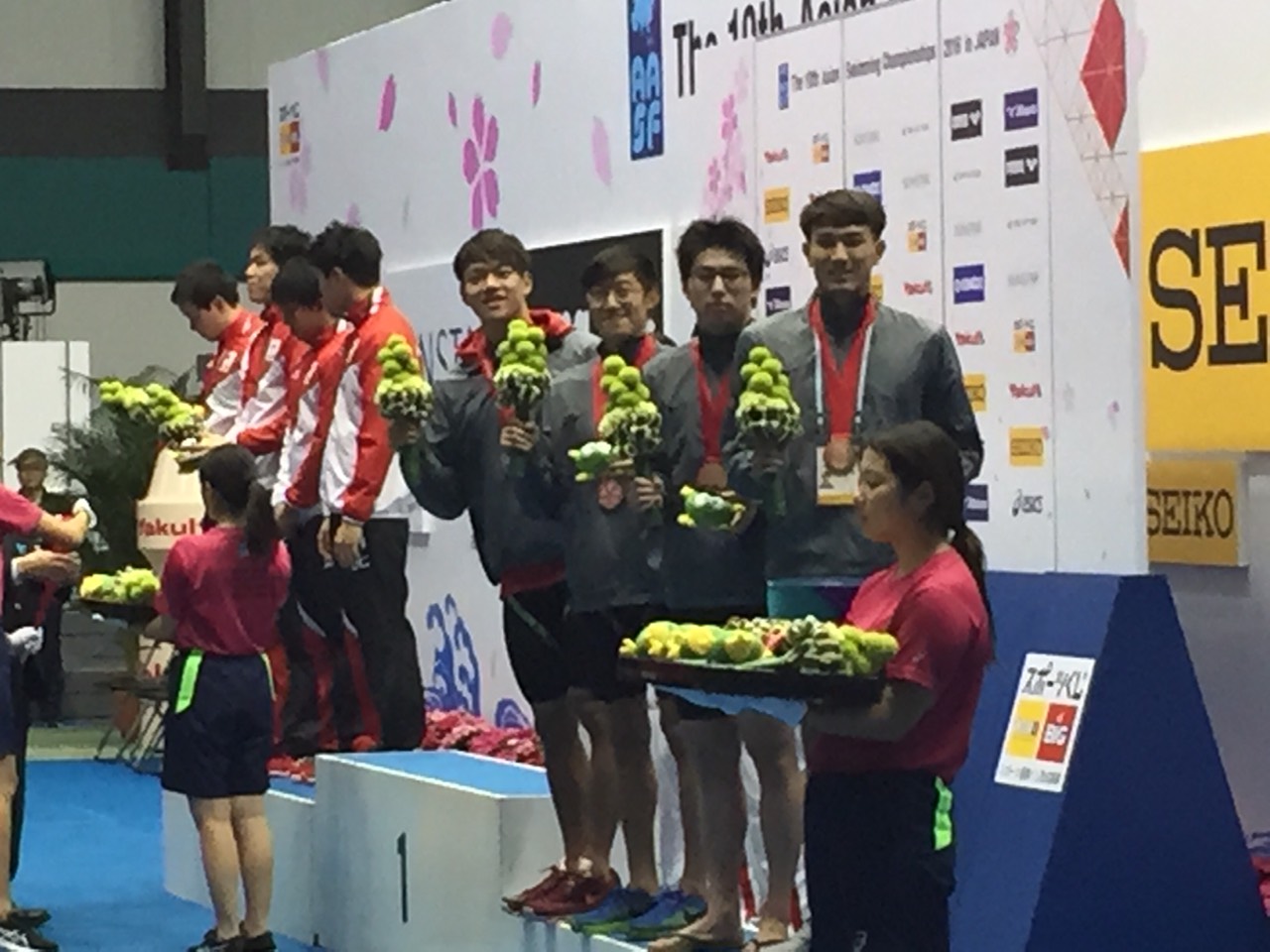 中華隊周偉良(左起)、李炫諺、蔡易霖與安廷耀勇奪銅牌。(泳協理事長許東雄提供)