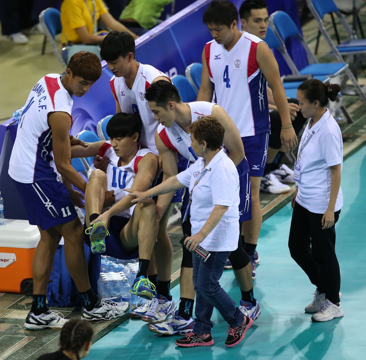 開賽不久，吳宗軒受傷。圖/翻攝自FIVB世界男排聯賽官網
